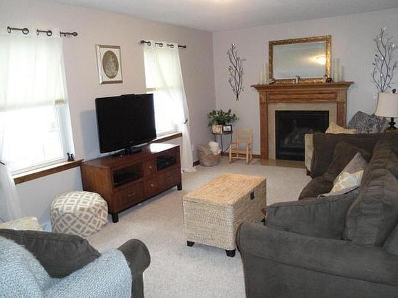 2nd image of 833 Anne Ln