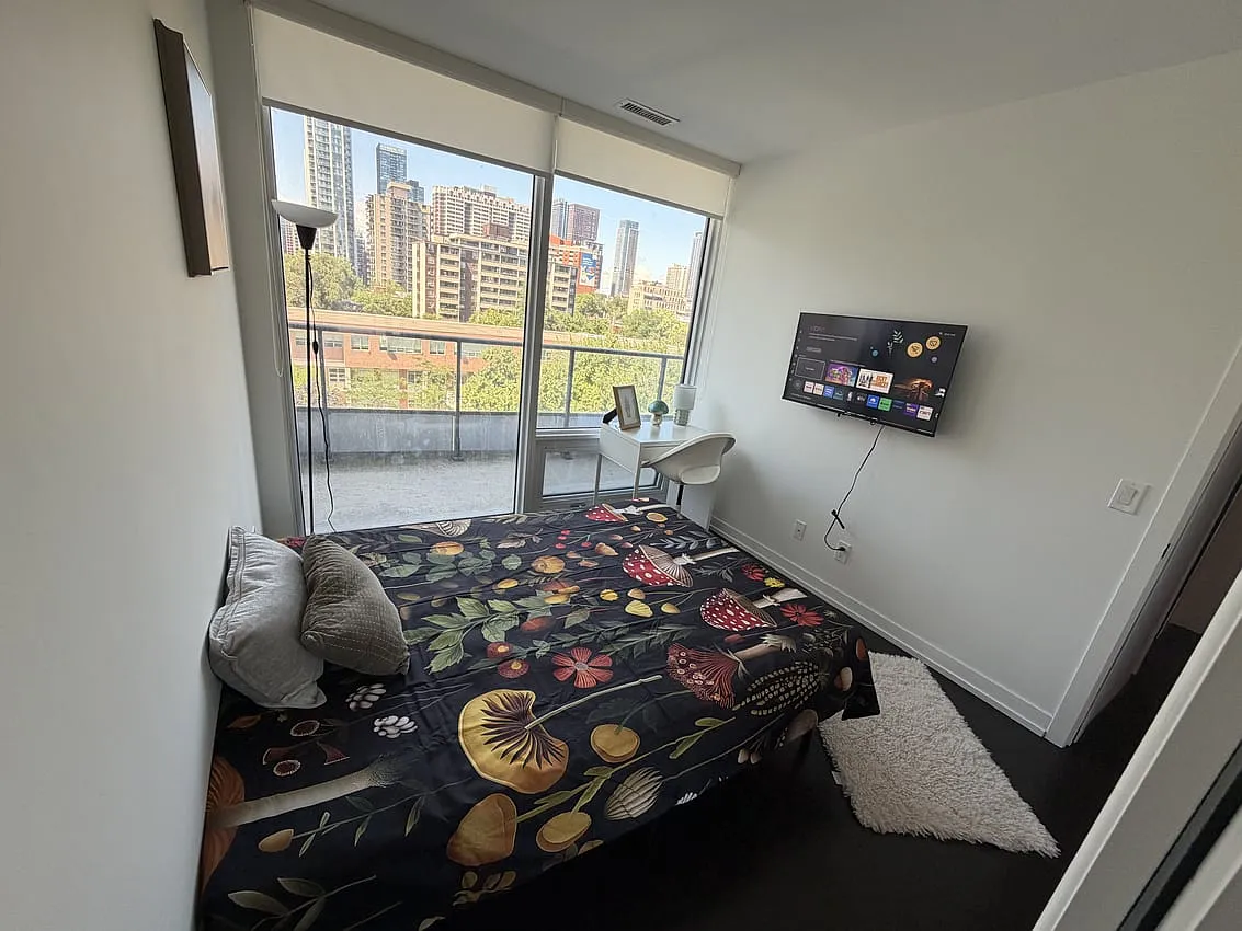 Master Room - Wood St & Church St — Photo 3