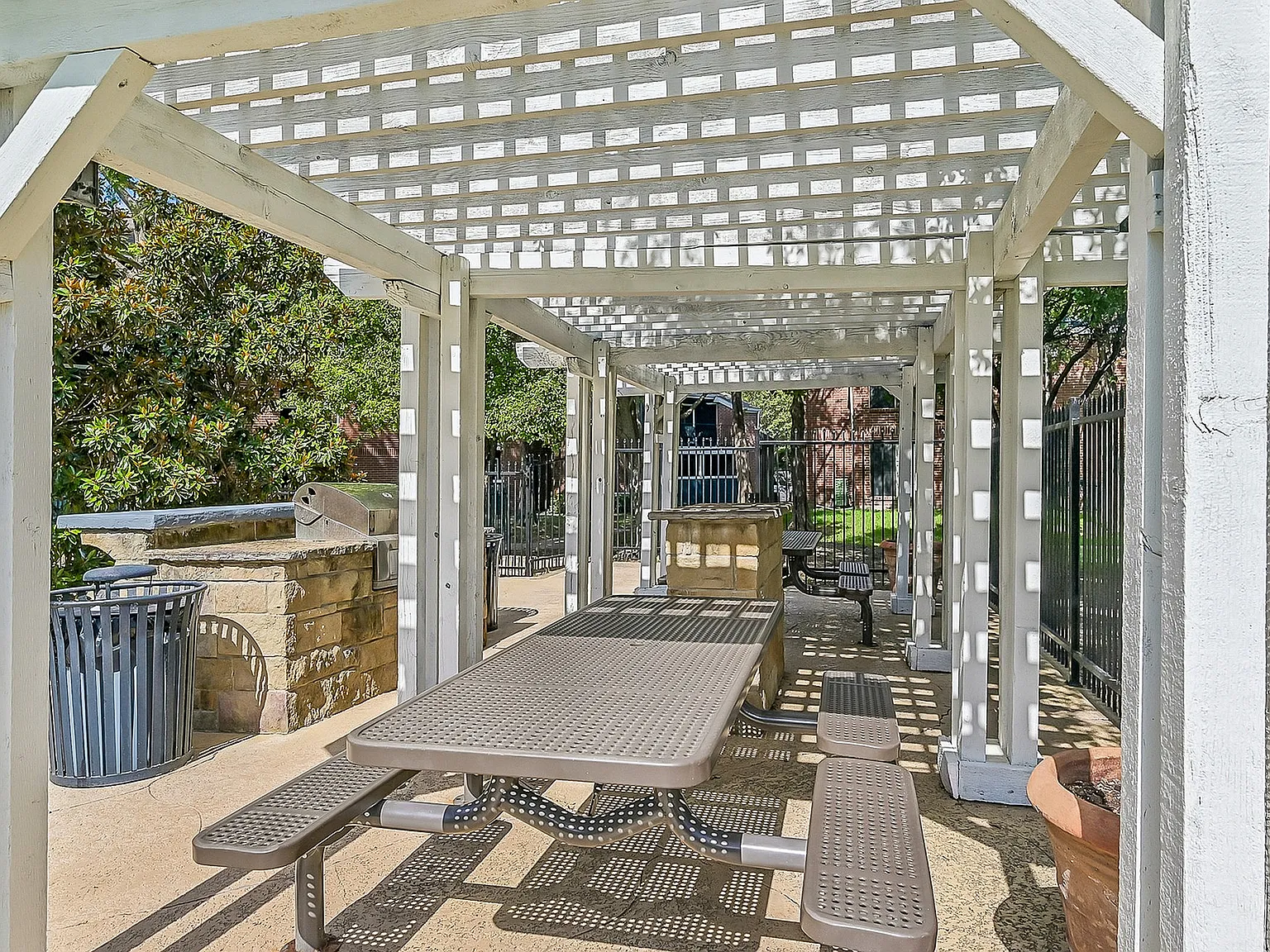 Eastgrove Apartments — Photo 3