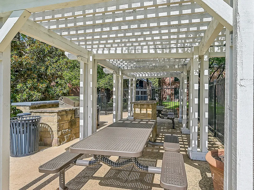 Eastgrove Apartments