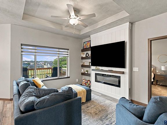 4th image of 215 N Everest Ave