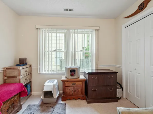 11821 Fairlie Pl, Raleigh, NC 27613