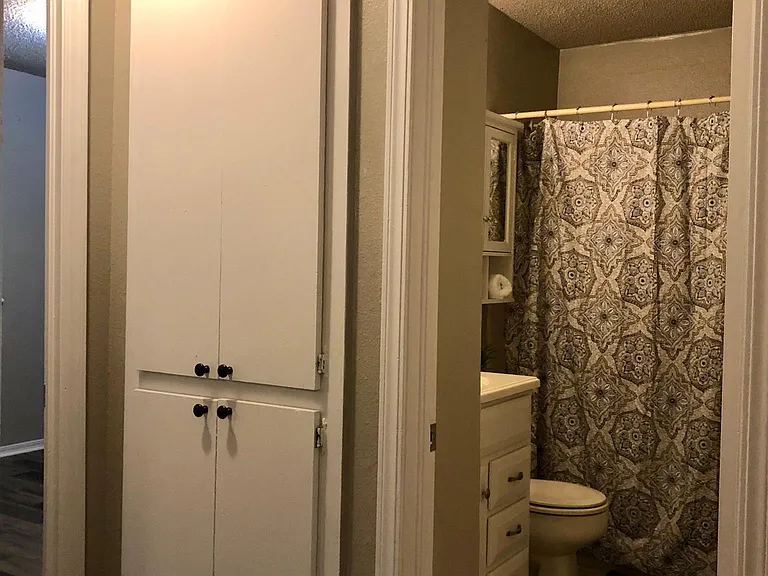 1203 E Pecan St — Photo 13