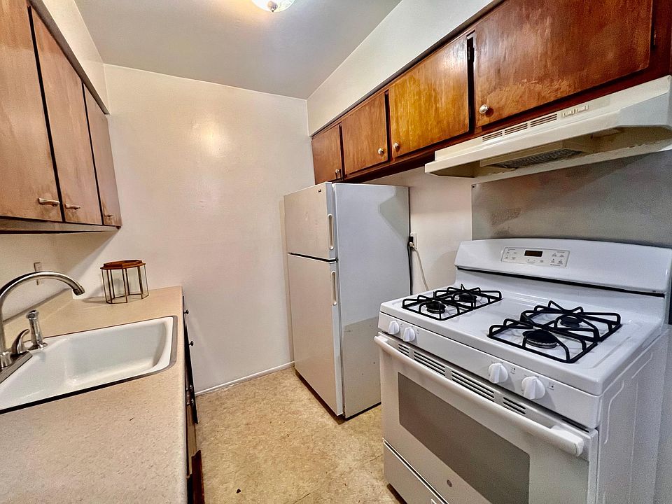 2nd image of 140 Halstead Ave #4