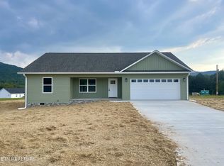 225 Meadow Ln, Oliver Springs, TN 37840
