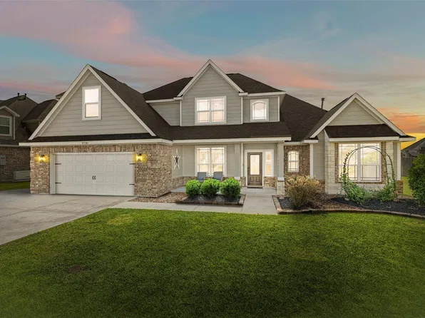 9730 Suffolk Downs Dr, Mont Belvieu, TX 77523