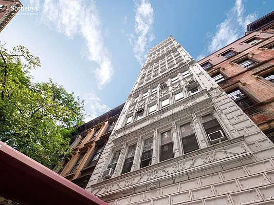 Sold by Sotheby's International Realty | media 10