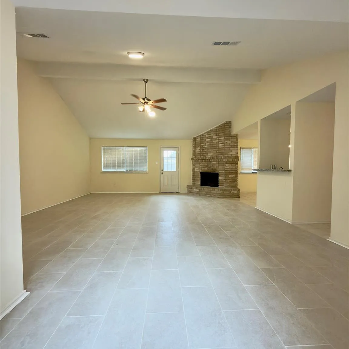 3 bed, 2.0 bath, 1852 sqft, $1,895 — Photo 3