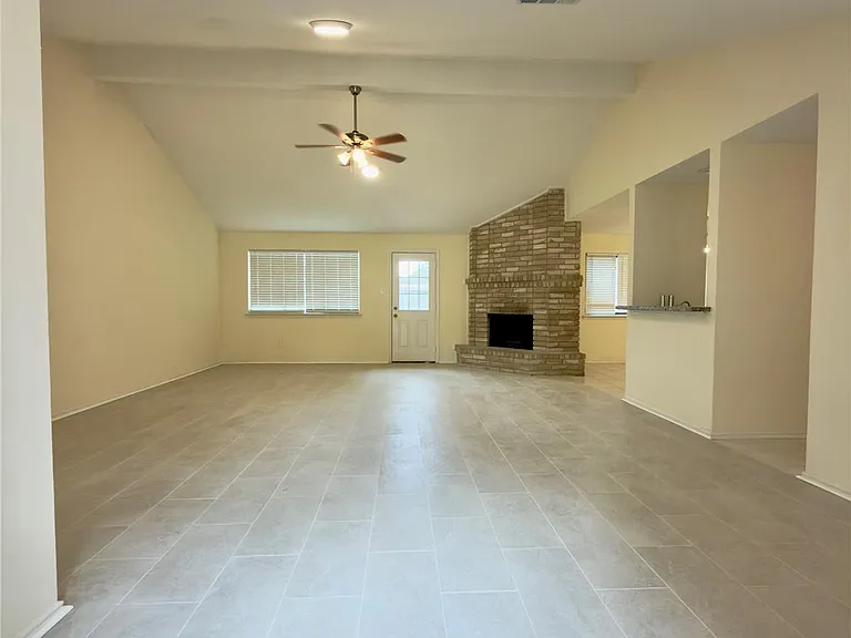 2607 Olympus Dr — Photo 2