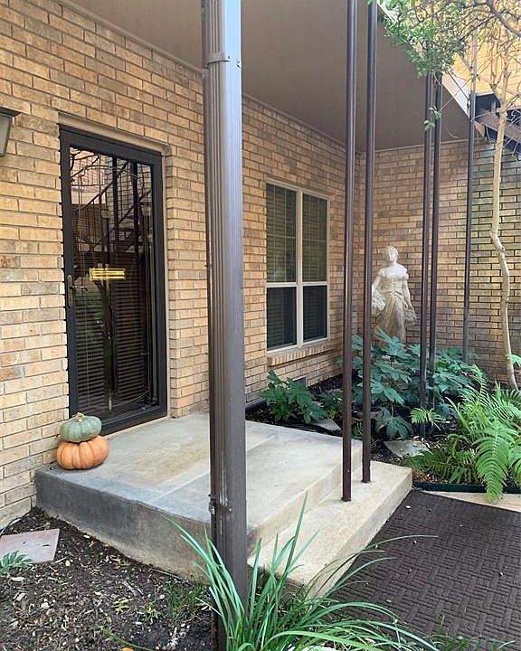 1st image of 4312 Bellaire Dr S APT 129