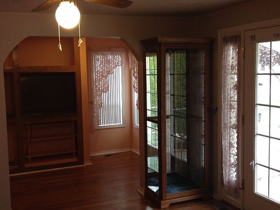 5th image of 905 N Washington Ave