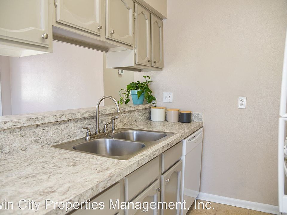 1st image of 1513 Hillside Dr #1513