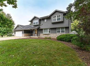 3702 E Oakwood Rd, Oak Creek, WI 53154