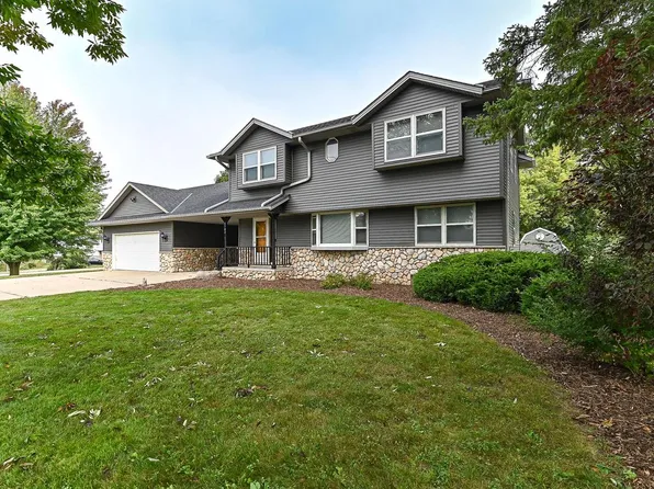 3702 East Oakwood ROAD, Oak Creek, WI 53154