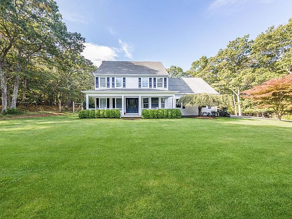 2nd image of 8 Round Pond Ln