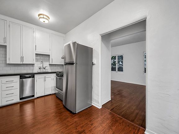 4th image of 132 S Swall Dr #3