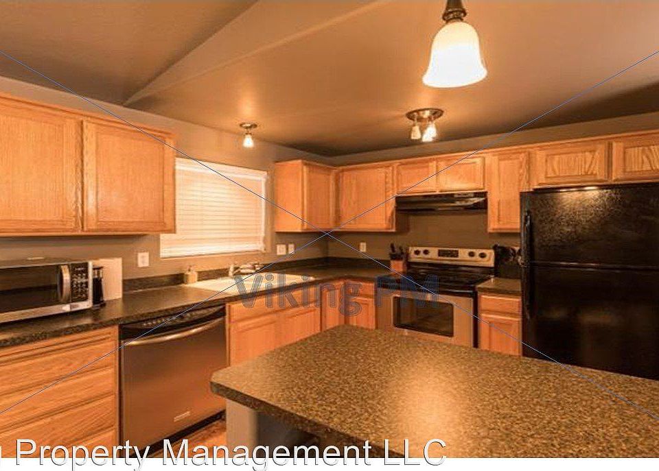 2nd image of 588 NE Mariposa Ave
