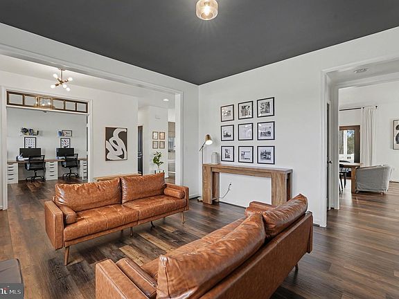 5th image of 19 Chapel Ridge Ct