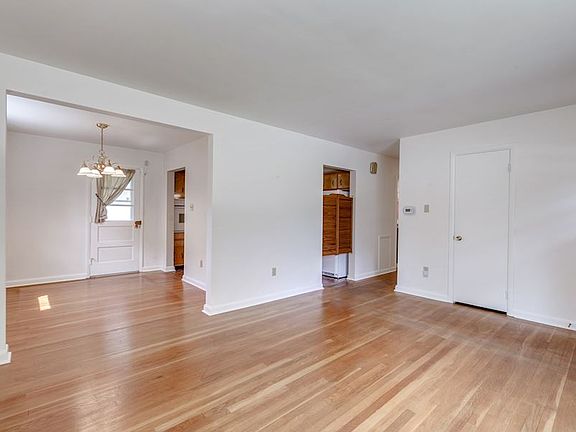 gorgeous hardwoods, large proportions