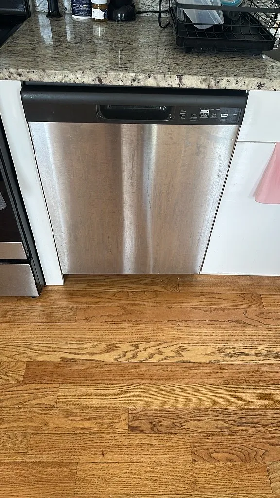 3 bed, 1100 sqft, $2,950 — Photo 4