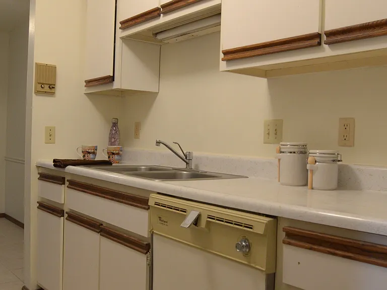 Cambridge Woods Apartments — Photo 40