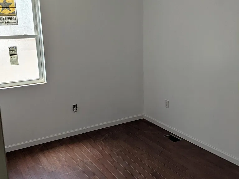 3217 Romeo St — Photo 2