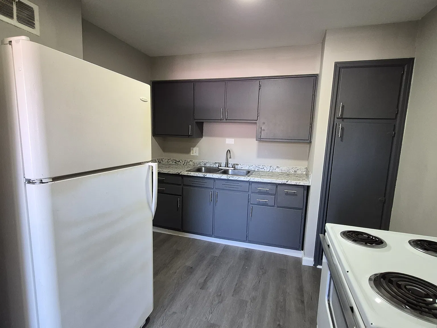 2 bed, $950 — Photo 2