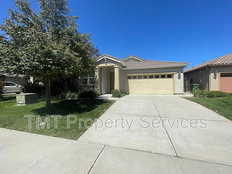 3 bed, 2.0 bath, 1600 sqft, $2,520 — Photo 2