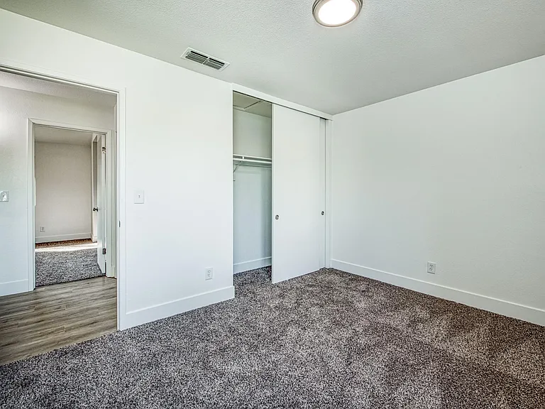 672 W Antonio Dr — Photo 18