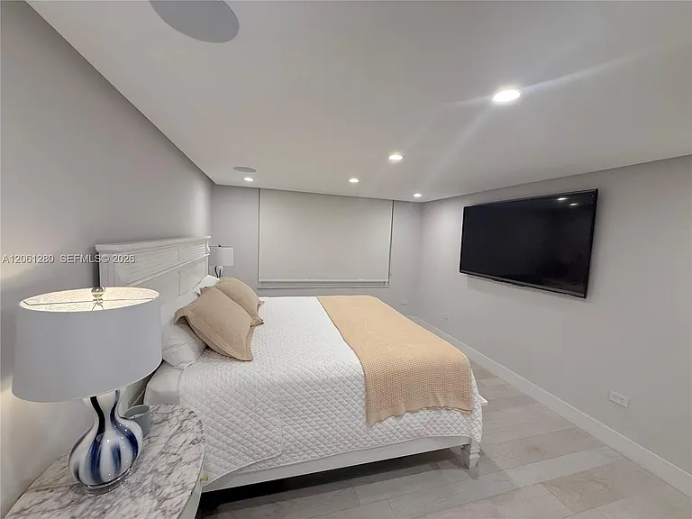5555 Collins Ave #12C — Photo 21