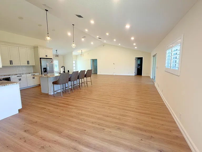 9505 Majestic Way — Photo 7
