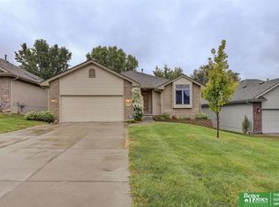 2518 Lynnwood Dr, Bellevue, NE 68123
