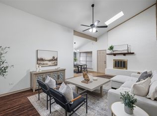 833 Barkridge Trl, Burleson, TX 76028