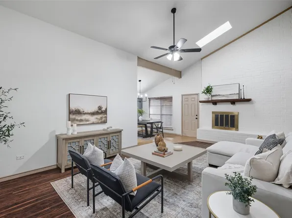833 Barkridge Trl, Burleson, TX 76028