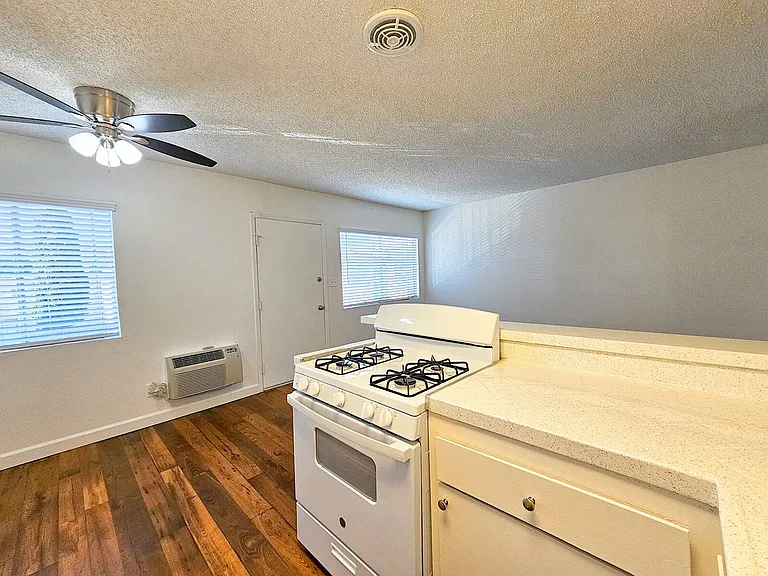 Parks Ave. Apartments — Photo 34