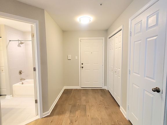 4th image of 9709 Lake Pointe Ct APT 202
