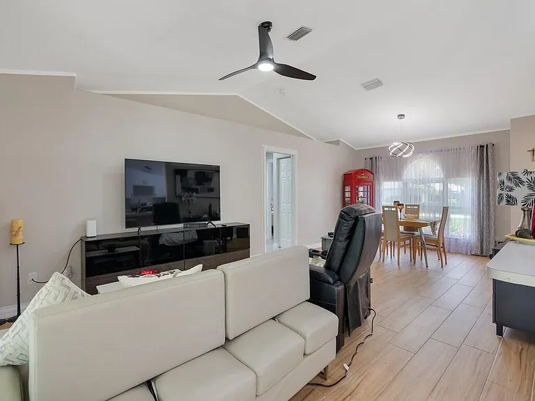664 Vocelle Ave — Photo 7