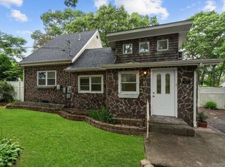 241 Pawnee Ave, Mastic, NY 11950