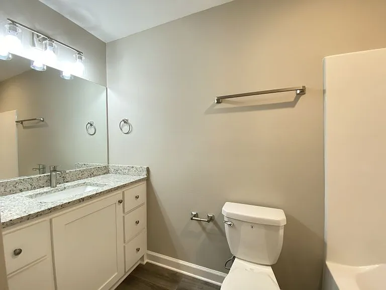 627 Timberline Rd — Photo 3