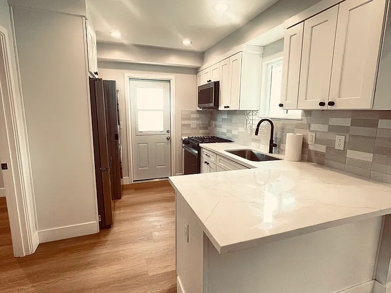 10620 La Reina Ave #A — Photo 3