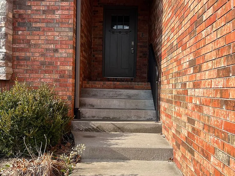 5353 S Twelve Oaks Rd — Photo 2