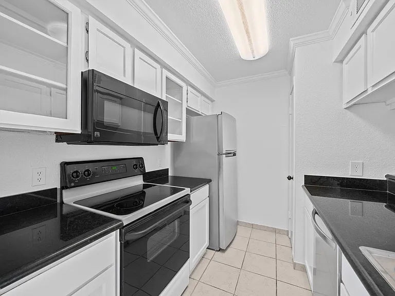 6111 Beverly Hill St #39 — Photo 14