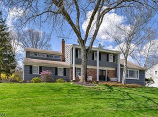 15 Rockledge Ter, Pompton Plains, NJ