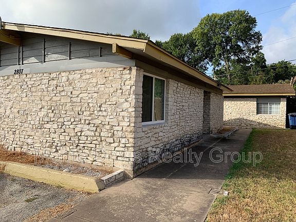 3rd image of 2807 Lovell Dr #A