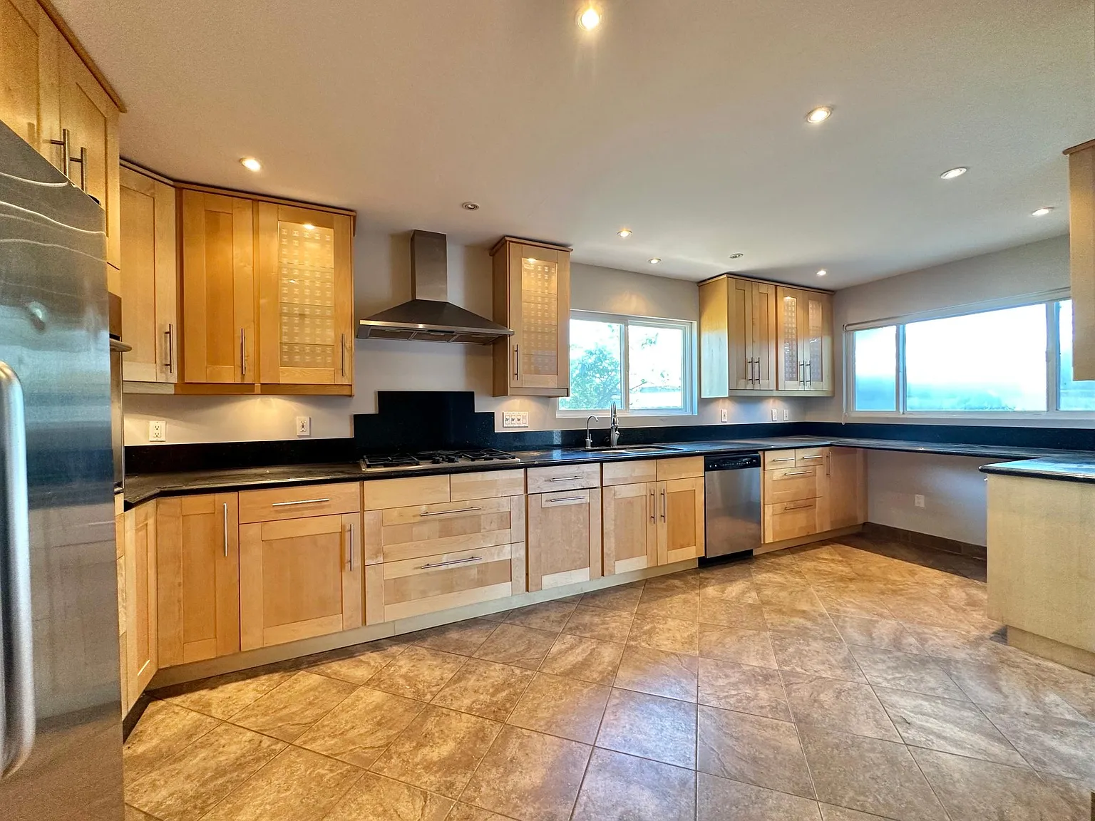 2 bed, 1200 sqft, $3,595 — Photo 2