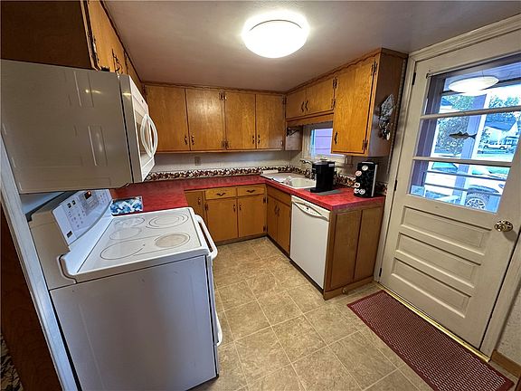 4th image of 313 Harrison St
