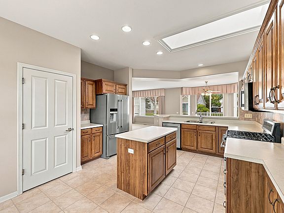 5th image of 12996 W Wisconsin Cir