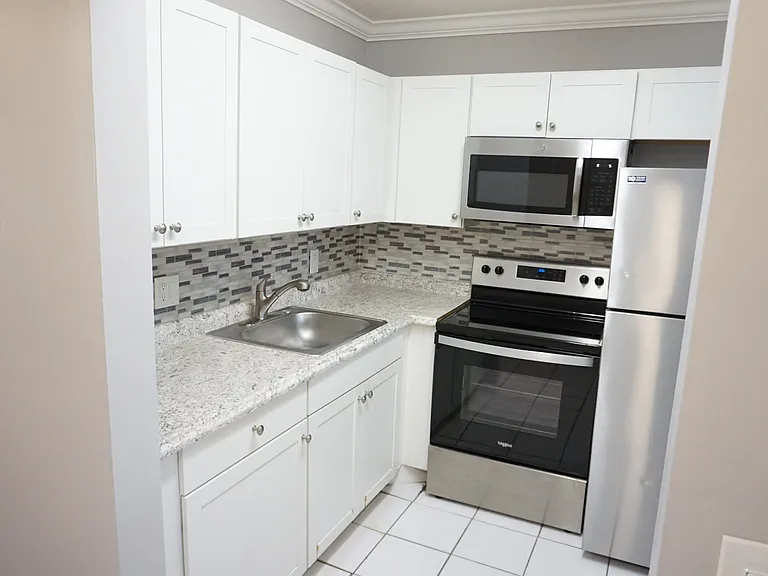 294 Chatham E #O — Photo 3