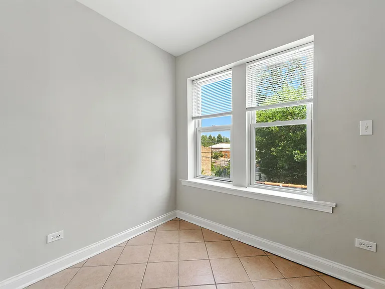 7150 S Cornell Ave #2W — Photo 5