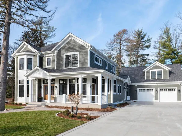 545 Wisconsin AVENUE, Delafield, WI 53018
